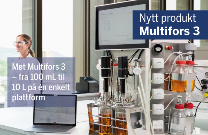 Multifors 3 benkbioreaktor fra INFORS HT i et laboratorium, med flere glassbeholdere, berøringsskjerm og en laptop som viser eve bioprosessprogramvare. Tekst på bildet: Nytt produkt Multifors 3 – fra 100 mL til 10 L på én enkelt plattform.